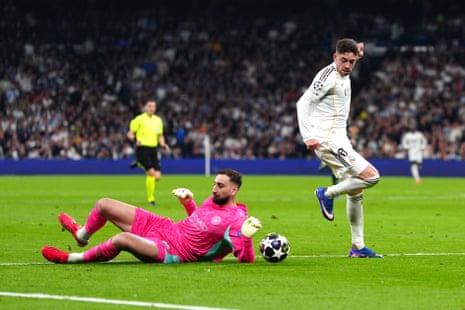 Federico Valverde gets past Manchester City goalkeeper Gianluigi Donnarumma to score his side's first goal.