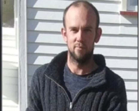 Fugitive father shot dead by police – as it happened | New Zealand | The Guardian