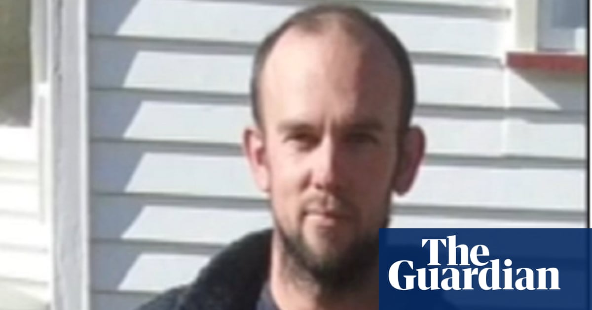 Tom Phillips, fugitive father on run with children for nearly four years, shot dead by NZ police during burglary attempt
