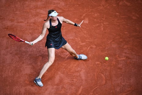 Elena Rybakina has started strongly against Serena.