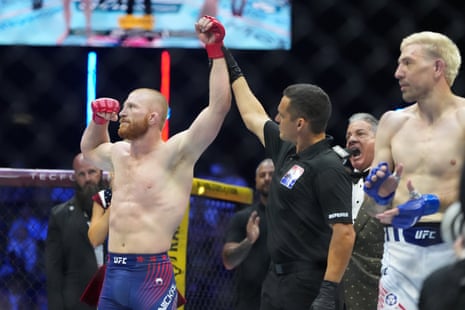 Bo Nickal defeats Kyle Daukaus by first-round technical knockout on the South Lawn of the White House.