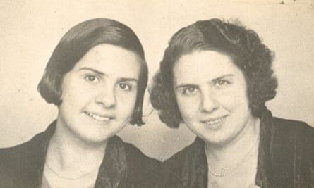 Daria and Mercedes Buxadé, then aged 22 and 18