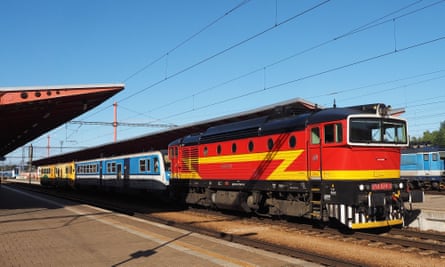 Diesel power: the line from Veselí nad Luznicí to the Austria border is not yet electrified.