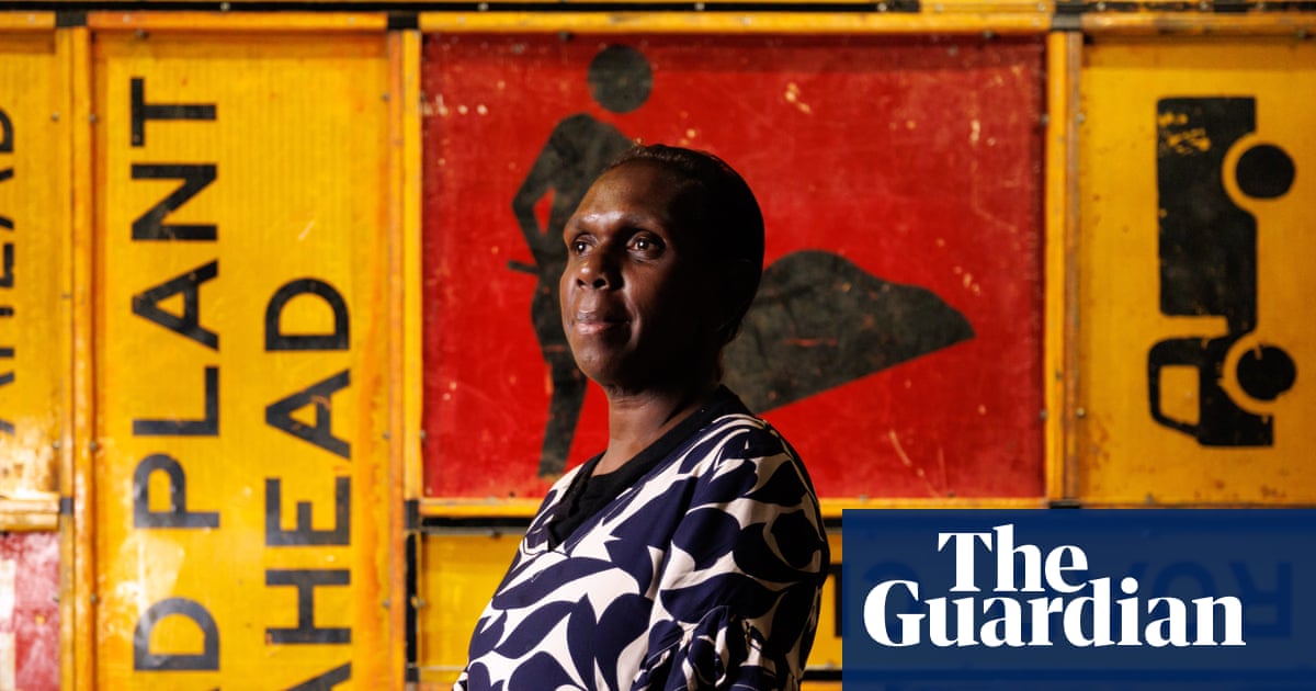 Yolngu Artist Gaypalani Wanambi Wins $100K Telstra Art Award
