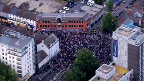 Aerial footage shows peaceful demostrations in London – video