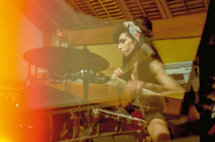 Amy Winhouse playing drums by Blake Wood