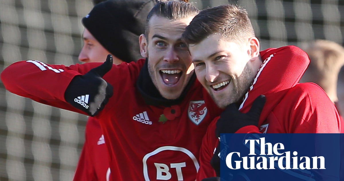 England unrest, Bale v The World and tweeting – Football Weekly Extra