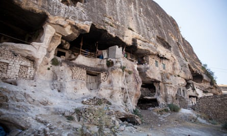 Cave dwellings in Hasankeyf