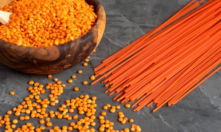 Kırmızı mercimek makarna