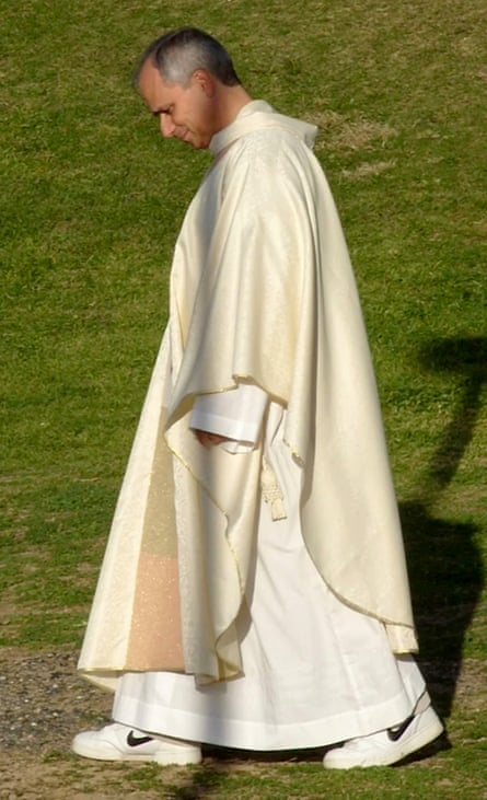 Pope Leo in a pair of Nike trainers.