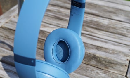 The ear cushion of the Beats Solo 4.