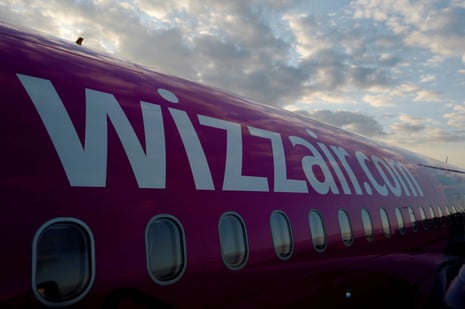 An aeroplane with a wizzair.com logo