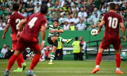 Matheus Nunes takes a shot for Sporting in a friendly against Sevilla in July 2022