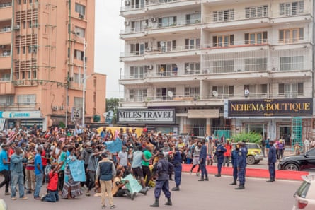 Mercado histórico em Kinshasa pronto para reabrir para um milhão de compradores por dia após cinco anos de reforma