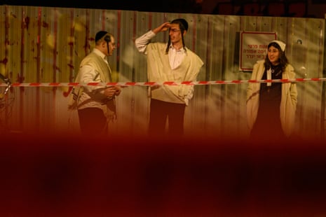 मिसाइल हमले के बाद अल्ट्रा ऑर्थोडॉक्स इजरायलियों की प्रतिक्रिया