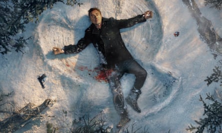Tim Roth spreadeagled on snow, blood on him and the snow and a gun a few feet away