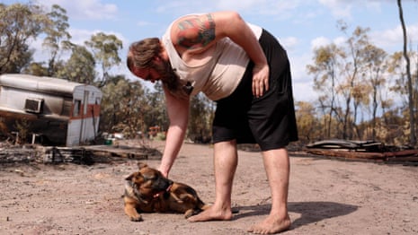 Devastated Queensland bushfire survivors recount the moment fire 'roared through' Tara – video