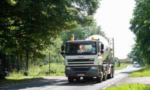A Hanson Cement Mixer on the A413, where locals in Wendover are very concerned about the increase of vehicles delivering to HS2 sites in the area.
