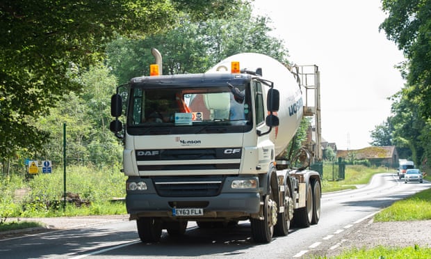 A Hanson cement lorry on the A413.