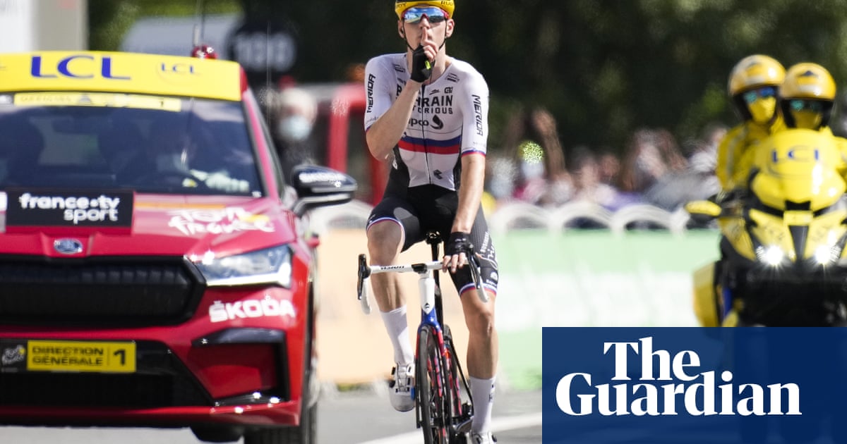 Tour de France stage 19: Mohoric bursts clear to keep Cavendish waiting