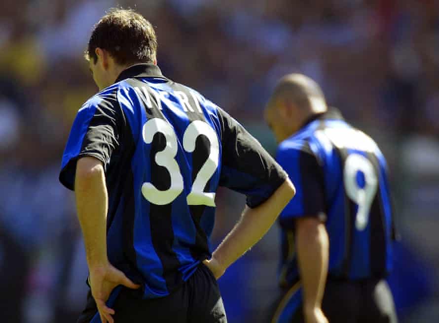 When Juve pipped Inter to the title in the greatest Serie A finale in history | Serie A 2 Christian Vieri and Ronaldo hang their heads.