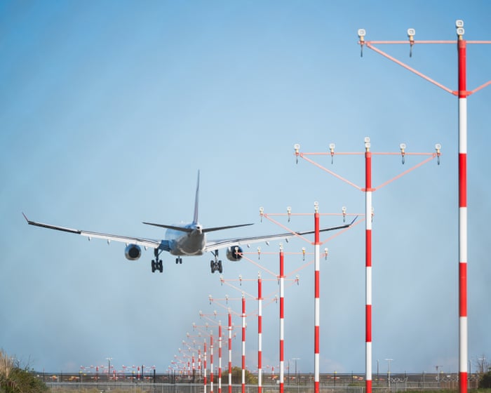 Sydney air traffic controllers have ‘grave concerns’ about collision risk after airspace redesign