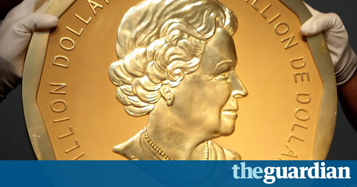 Giant gold coin with Queen's head stolen from Berlin museum