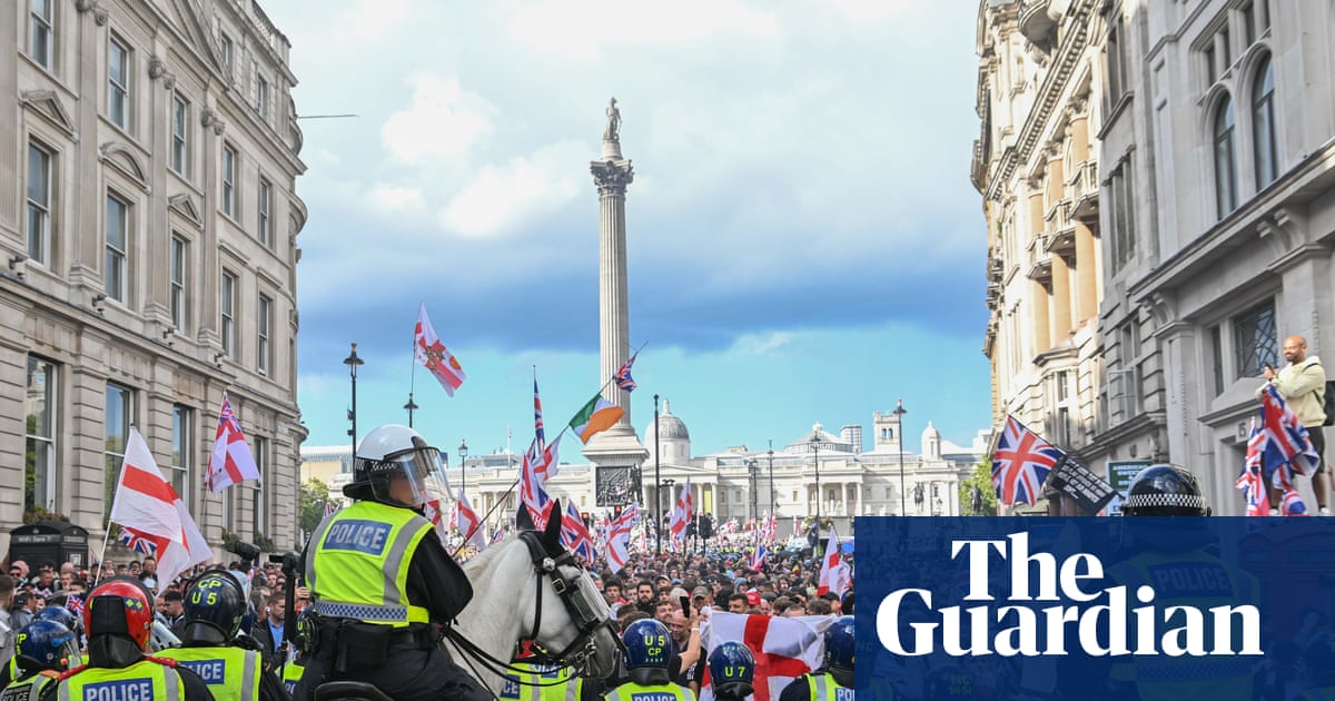Far right’s show of force leaves Met desperately kettling counter-protesters