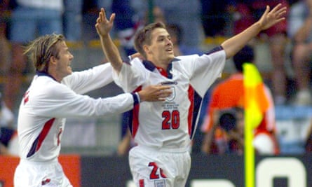 England’s Michael Owen (right) celebrates his goal with teammate David Beckham .