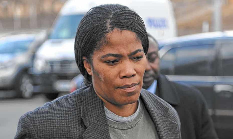 Malikah Shabazz ve ikiz kız kardeşi Malaak, Malcolm X'in eşi Dr. Betty Shabazz ile olan altı kızından en küçüğüydü.