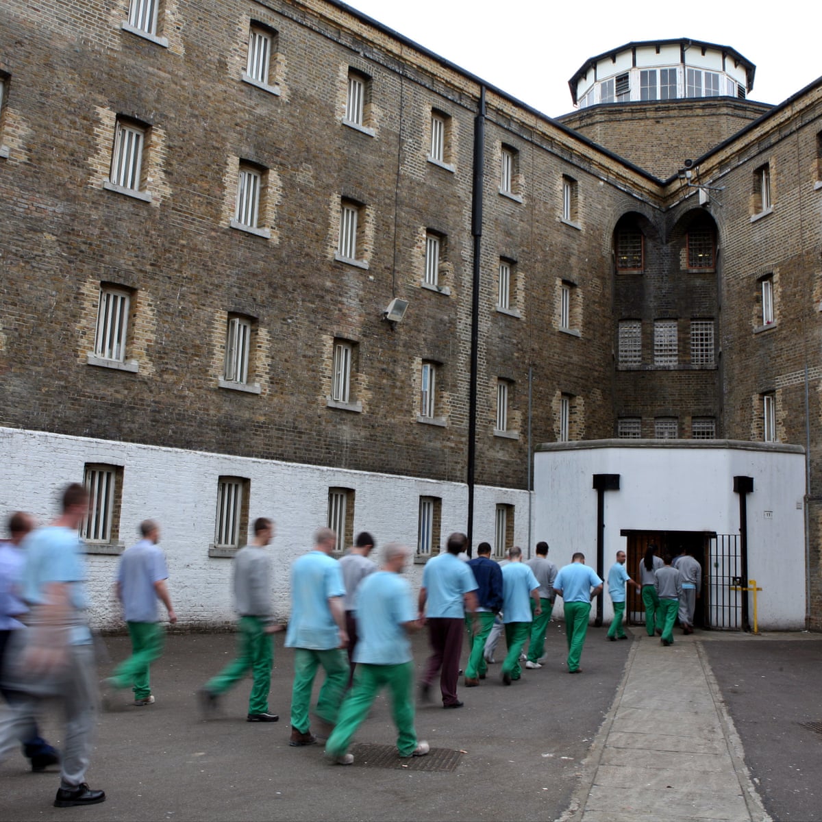 Uk Prisoners With Flu Symptoms Forced To Share Cells With Those
