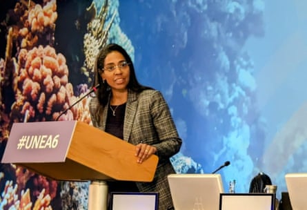 A “pardo” Brazilian woman at a lectern