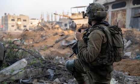 Ізраїльські солдати беруть участь у наземних операціях у місці, названому Газа.