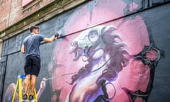 Southend City Jam event. Street artists displaying their skills at 60 locations around the city centre. Male artist Yeko at work on large horse art<br>2K1D0H4 Southend City Jam event. Street artists displaying their skills at 60 locations around the city centre. Male artist Yeko at work on large horse art
