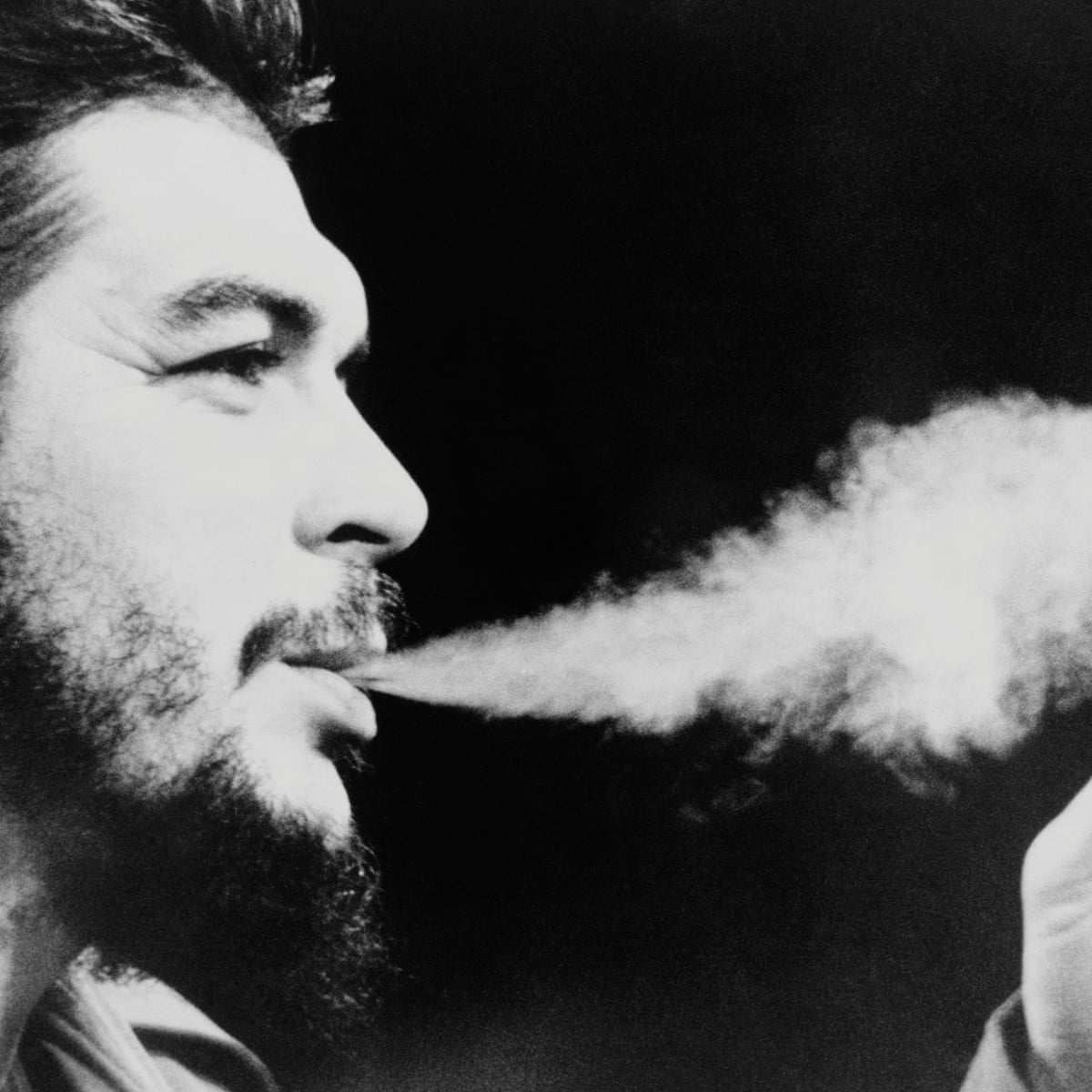 did burt reynolds smoke cigarettes I walked into the pub the other day and saw Burt Reynolds puffing away on a cigarette. I was disgusted 'cos it was smoky and they banned it!