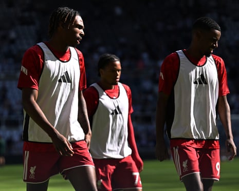 Jérémy Jacquet (left), Rio Ngumoha (centre) and Alexander Isak in the Liverpool warm-up.