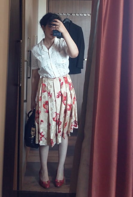 Nisha takes a selfie in her pink and red Prada pleated silk jacquard skirt.