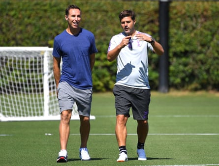 Spurs fan Steve Nash chatting to Mauricio Pochettino in 2018.