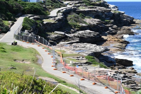Waverley council and NSW police have been forced to close down the Bondi to Bronte coastal walk as large numbers continue to ignore requests to stay at home