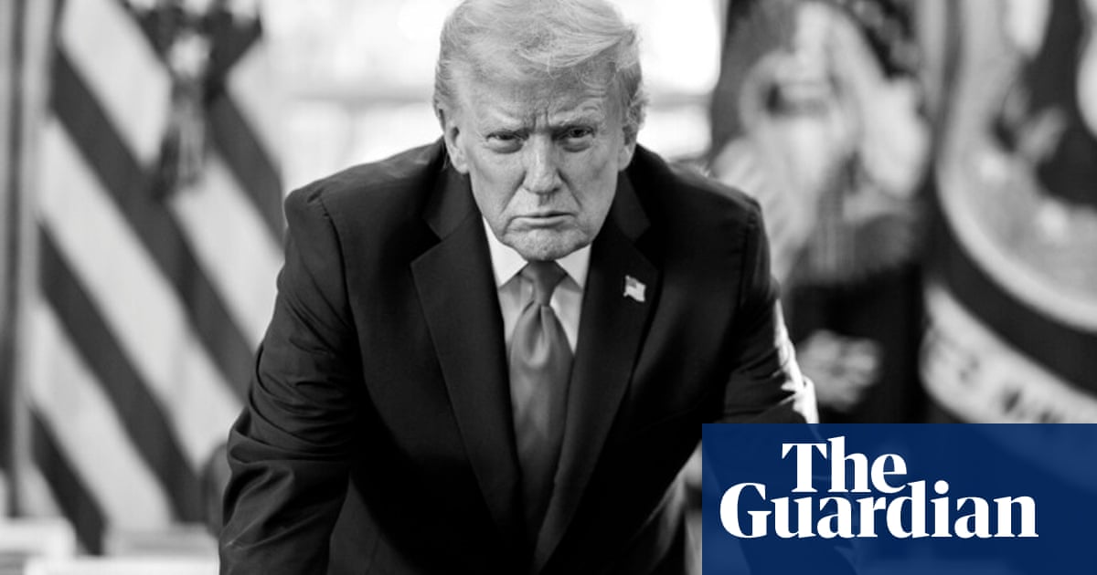 The Smithsonian, bravely documenting history by pretending the ‘insurrection’ era was just Trump’s ‘standing near a desk’ phase.