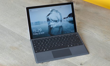 PC Hybride Microsoft Surface Pro 12.3 Tactile Intel Core i5 8 Go