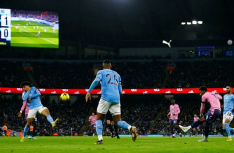 Everton's Demarai Gray sets the visitors back on level terms with a lovely finish.