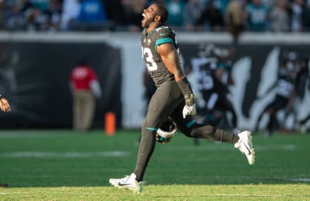 Foyesade Oluokun’s Jaguars face the Chargers in the playoffs