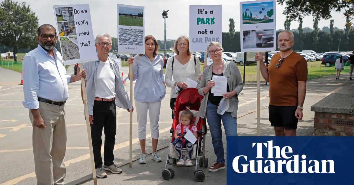 Friendly flyers, a proper picket and polite placards: a Wimbledon protest | Andy Bull