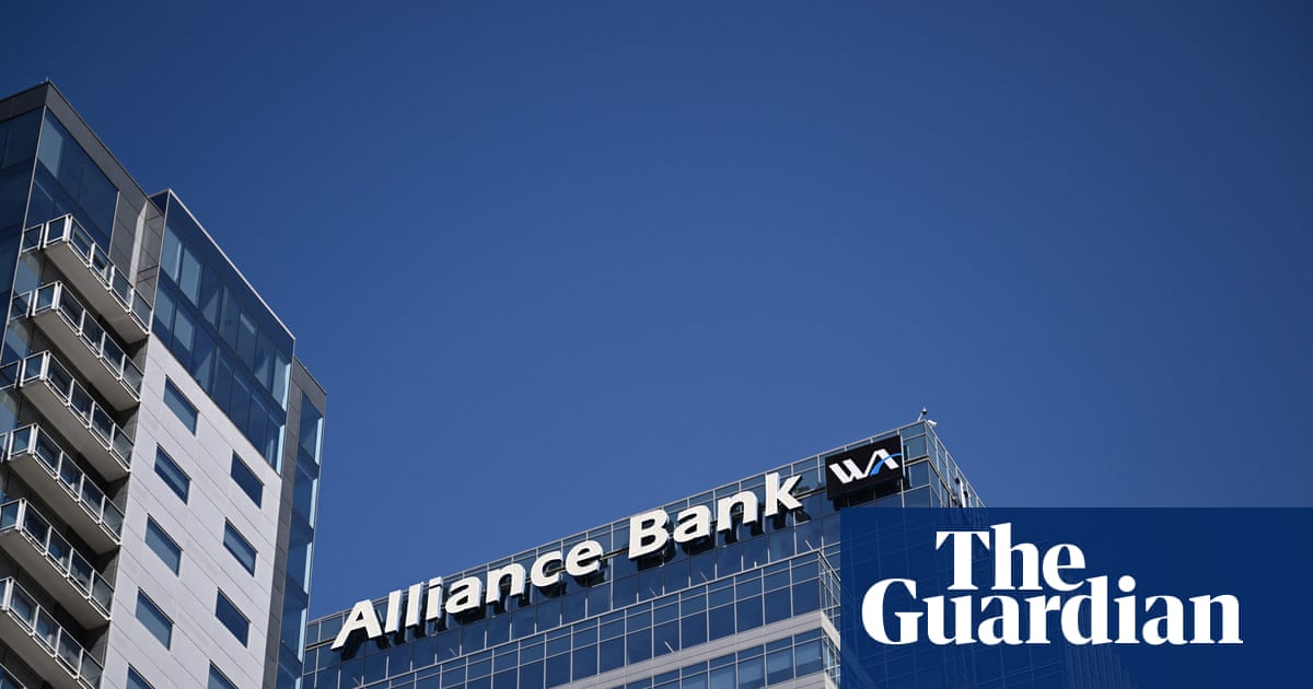 US regional bank stocks fall amid Wall Street concern over credit markets