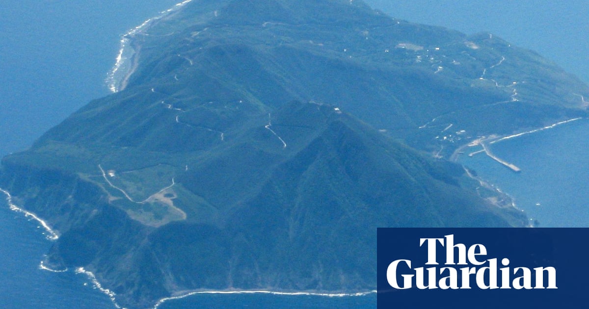 Japan's Tokara islands hit by 900 earthquakes in two weeks