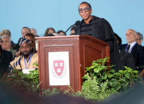 Claudine Gay speaking at a lectern on a stage with others sitting behind her qhxidiqxkiqtkinv