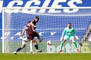 Vardy shoots.