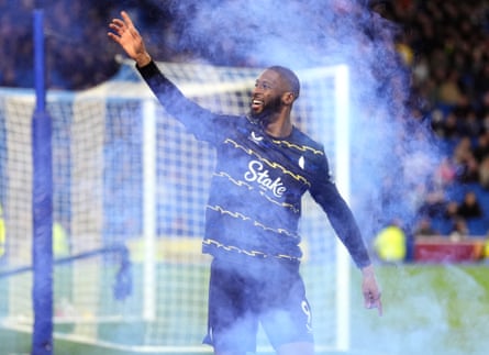 Beto waves to the Everton fans after his dramatic equaliser