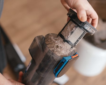 A full cylinder and dusty filter are pictured.